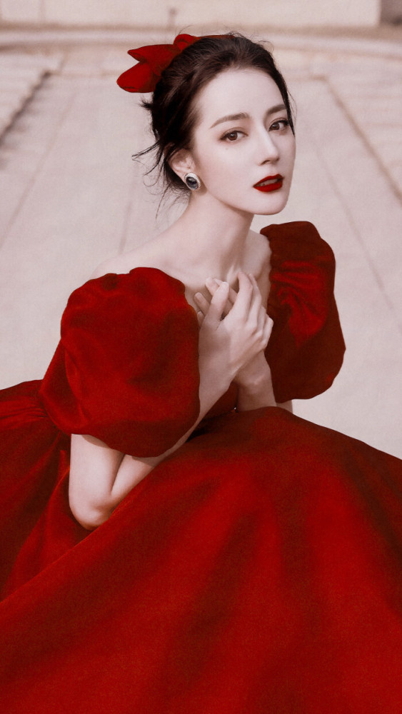 迪丽热巴壁纸,美到我窒息,红色公主裙我的爱
