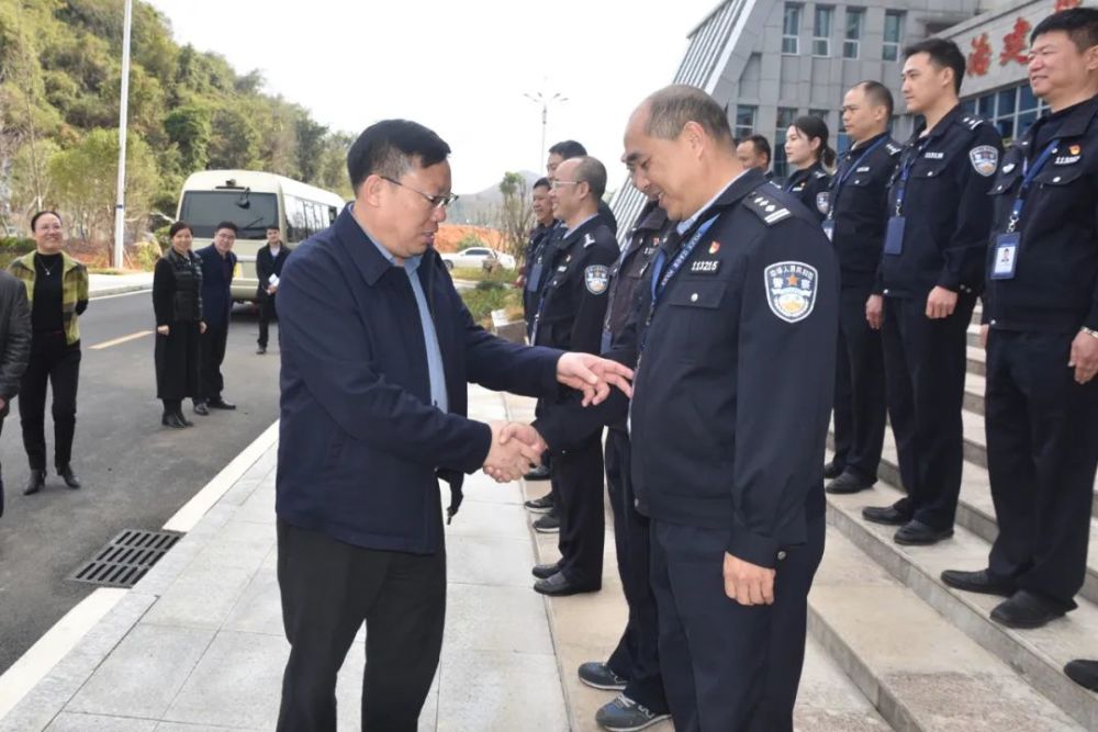 节后第一个上班日江永县委书记周立夫县长唐德荣一行看望慰问公安民警