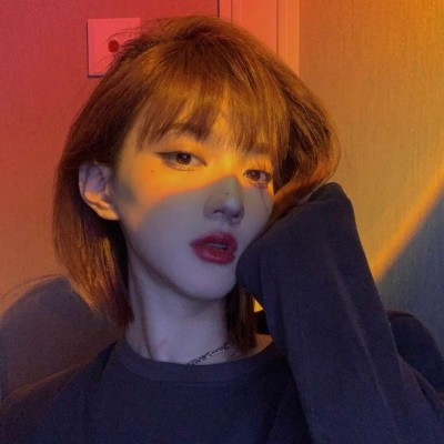 女生头像/人间清醒,搞钱上瘾