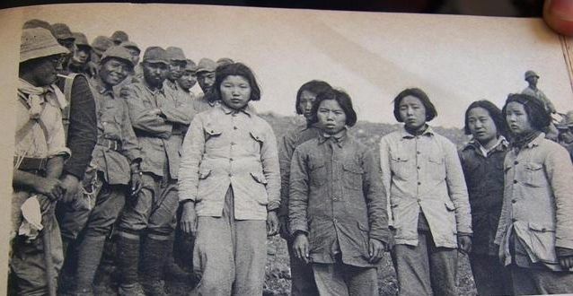 被日军抓获的6位女战士本以为牺牲了5年后出现在另一张照片中