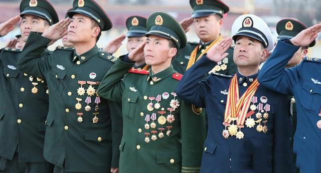 中国一级军士长:军衔不高,却享受将军待遇,将军都是他们带出来的