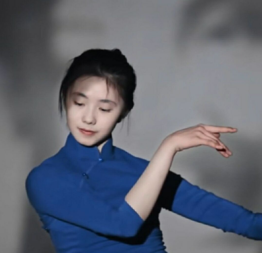 差什么仲成语_等什么君(3)