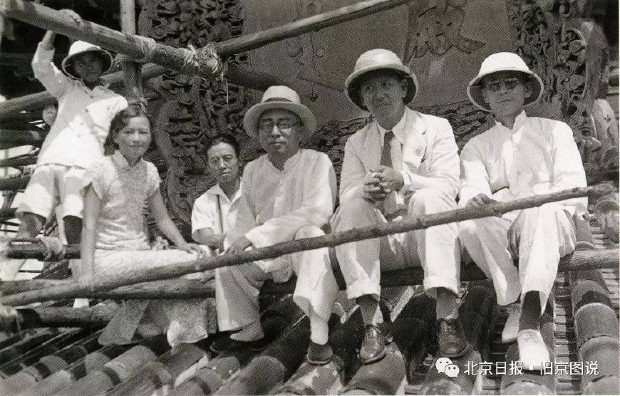 1935年天坛大修林徽因与古建专家们爬上祈年殿顶留下最美瞬间