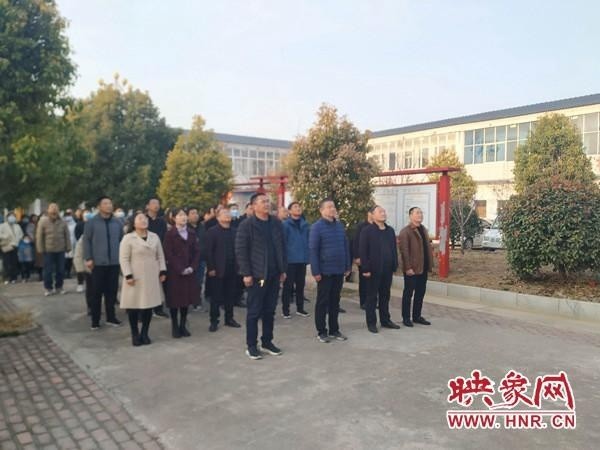 西平县权寨镇:红旗飘扬催奋进 凝心聚力再出发