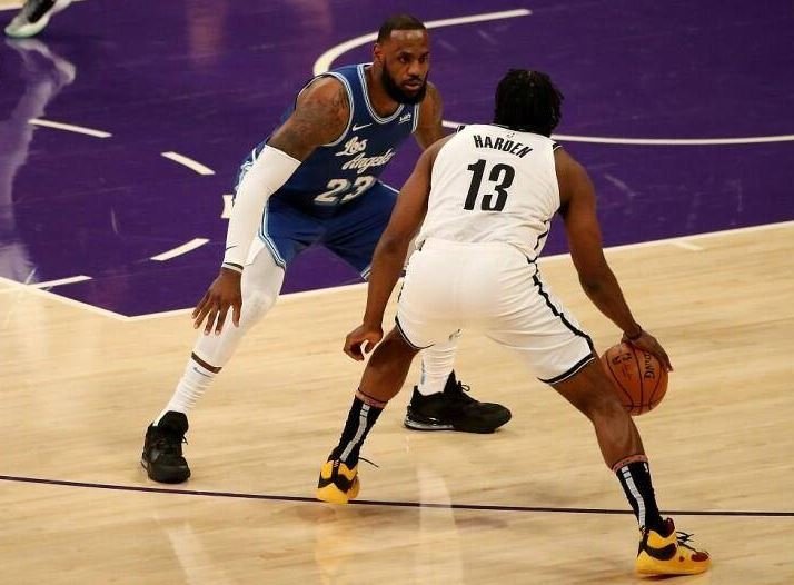 nba直播赛后分析:篮网vs湖人 詹姆斯遭遇里程悲