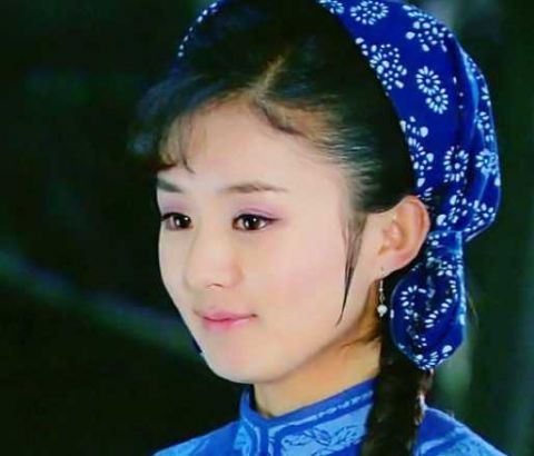 包着头巾都这么美,林心如赵丽颖贾静雯,你觉得谁最美?