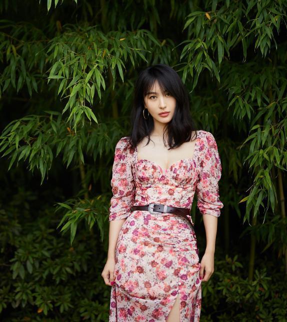李菲儿带名牌自我介绍:说入行十几年没有代表作