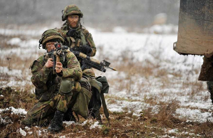各国军队冬季训练都不相同,看到解放军的方式,外国人不得不服