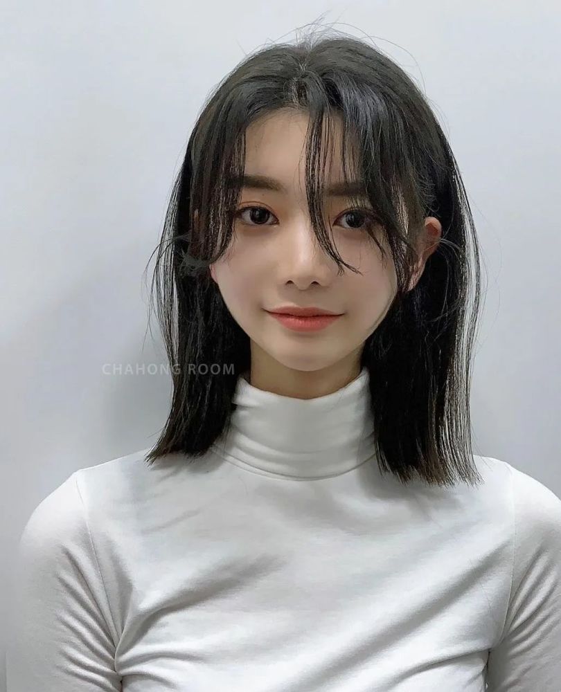 一个适合四季又不挑脸型和发量的发型,春天必剪的百搭搭肩发你尝试过
