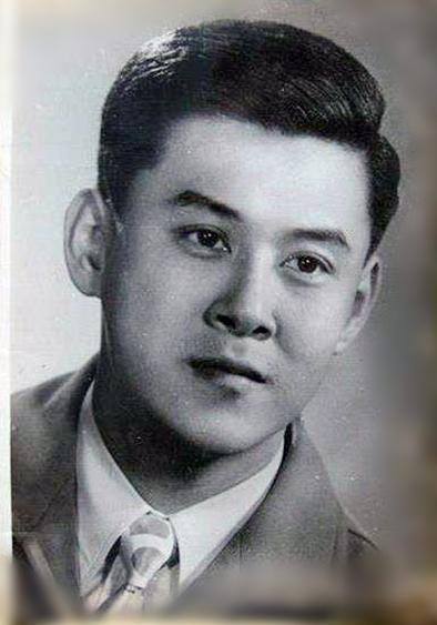 达式常:70年代第一帅哥 王心刚接班人 却在百名影星中