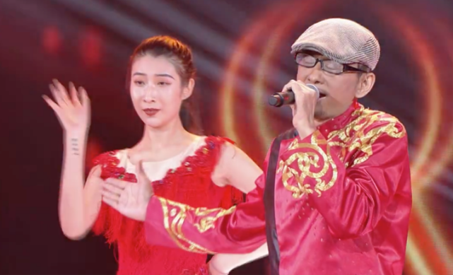 阿宝从年入千万,到靠妻子抛头露面