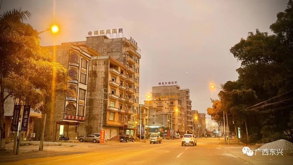 东兴市江平镇氵万尾村:硬化了道路 安装了路灯,得了民心!