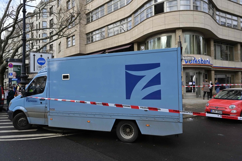 (外代一线)德国首都一运钞车遭抢劫