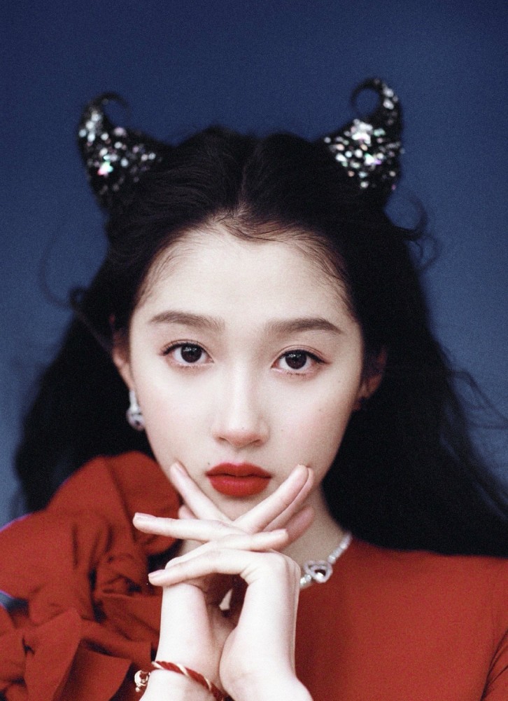 关晓彤好高腿好长,穿裙子太美了呀!