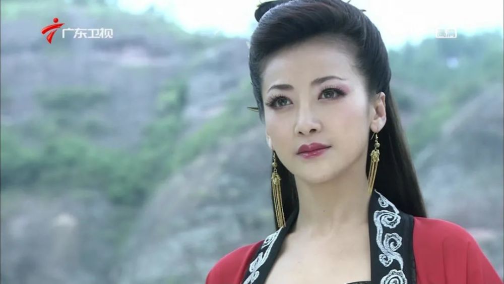 很多人对她的印象还停留在《活佛济公》里的胭脂