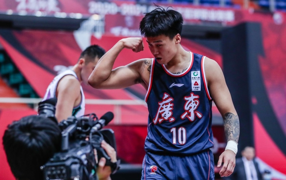 全明星将上演辽粤大战!赵睿变低调人气却很高,曾纹身垫脚惹争议
