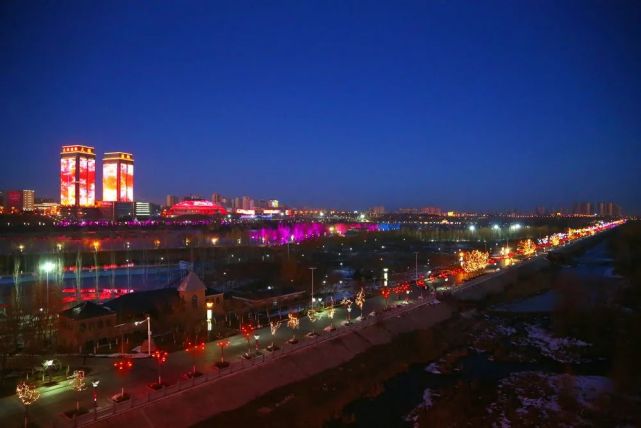 【网络中国节·春节"新妆"伊宁 夜景美