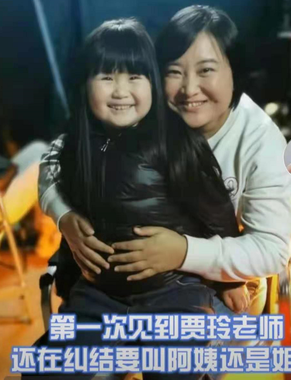 你好李焕英幼年贾晓玲扮演者生活照和贾玲长得一模一样生活中特别漂亮