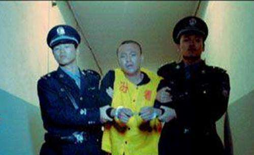 小女孩为了救人,不幸牺牲,20年后,被救的男孩执行死刑