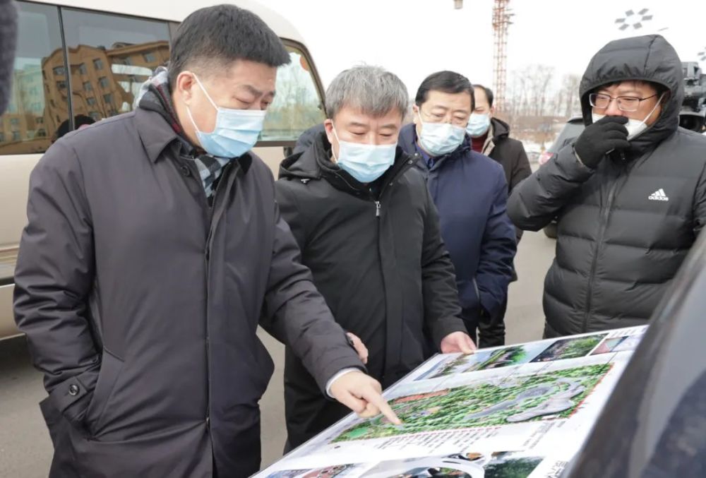 市政府秘书长曲家蕃陪同调研(记者 高佳 高雪峰 摄影报道)