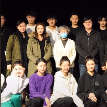 张子枫班级合影曝光!同学颜值高被指撞脸范冰冰,有人被赞女主脸