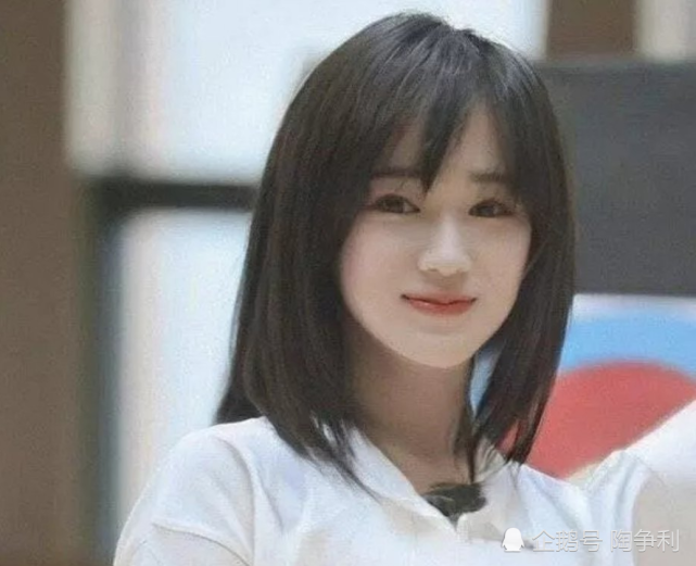 宋亚轩问自己女装漂亮吗?网友纷纷评论:毫无下限的炒作