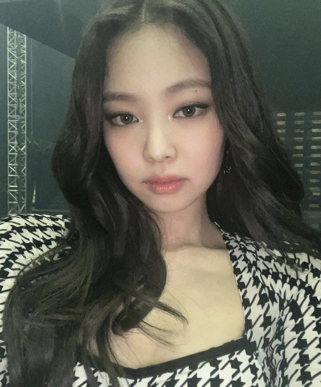 jennie 这么可爱的女孩子 你不喜欢吗?