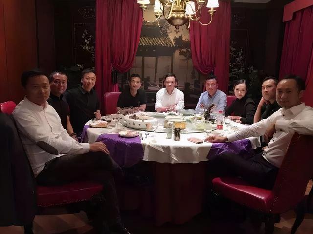 老梁饭局上提前走为什么说千万别跟一桌人一一道别