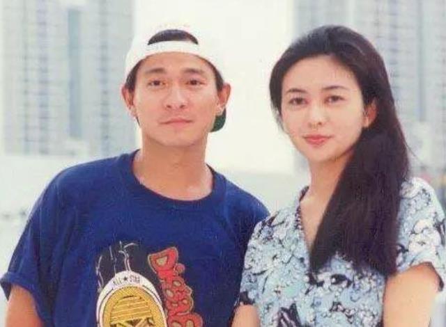 巨星刘德华的老婆为什么很少露面?看过照片之后才明白