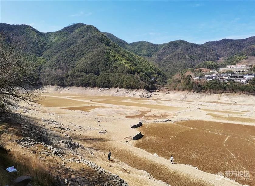 库底一角——这是皎口水库的水库"尾巴"区域,也是原大皎村淹没区.