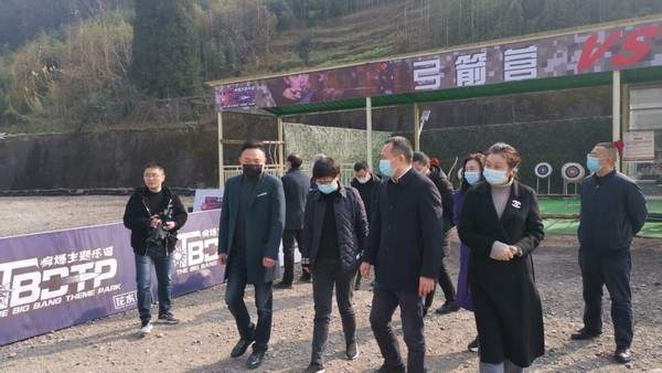 新年新气象!大邑县陈县长莅临飞琥实业花水湾"疯爆主题乐园"