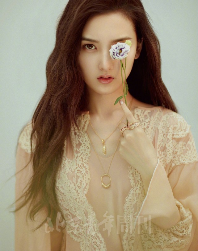 唯美无印女星丨宋祖儿是新一代内娱颜值天花板?一颦一笑太迷人