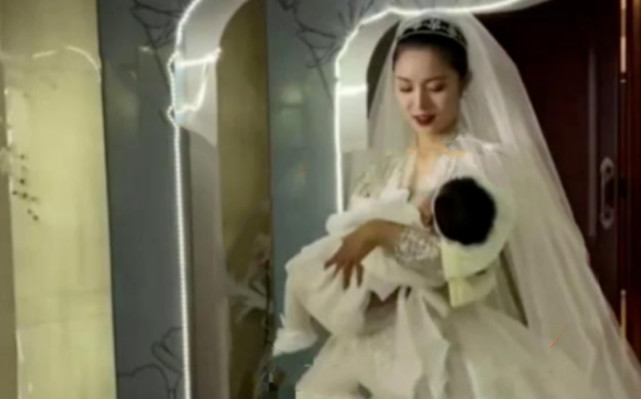 新娘怀抱婴儿嫁人,得知孩子"身份"后,满座宾客哑口无言