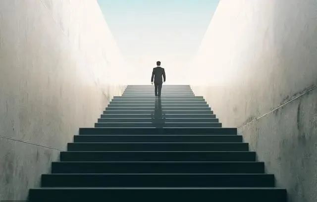 适合有野心的年轻人看,如果不想以后碌碌无为,那就燃起野心!
