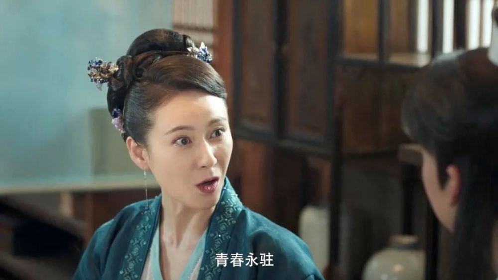 【饰演苏檀儿父亲的冯晖是69年的,比赵柯大14岁.