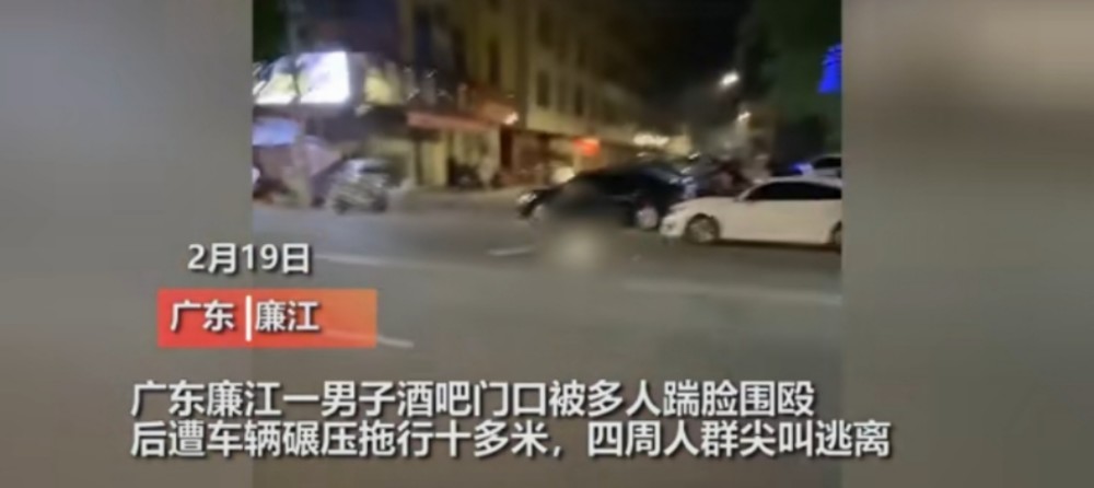 广东廉江市同济南路boss酒吧门口发生了一起恶性伤人事件,一名男子被