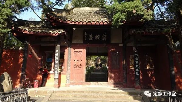 蒋琬墓,祠,历经1700余年历史的风风雨雨,也曾一度"沦于荒烟蔓草中"