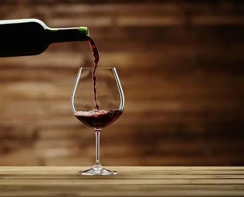 酒杯中倒多少葡萄酒才是最适合的?