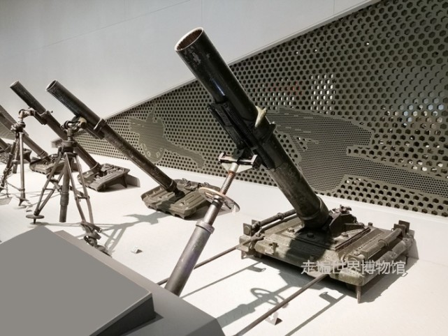 (美国造m2式106毫米化学迫击炮) 这门炮是人民解放军在解放战争时期
