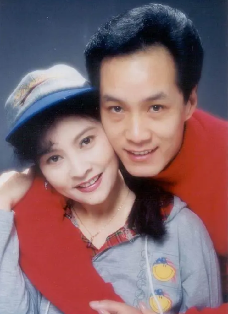 1993年梁丹妮笑着出嫁,与冯远征27年丁克婚姻,如今笑不出来了?