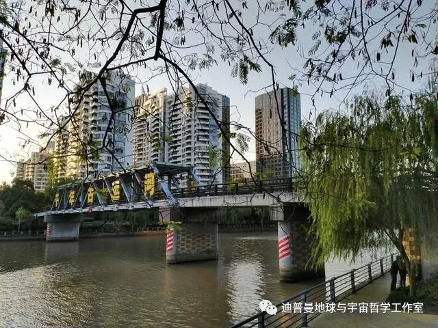 j经济总量_世界经济总量图片