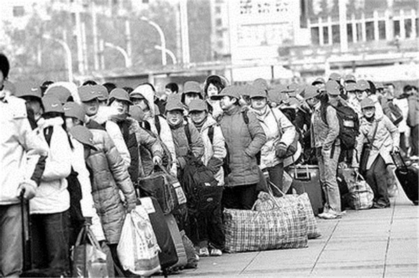 90年代火车站:100元地图,398话费,偷窃,抢劫者的天堂