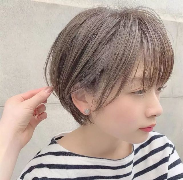 短发图片2021年,2021年短发最新发型女 2021春季必剪的短发造型来了!