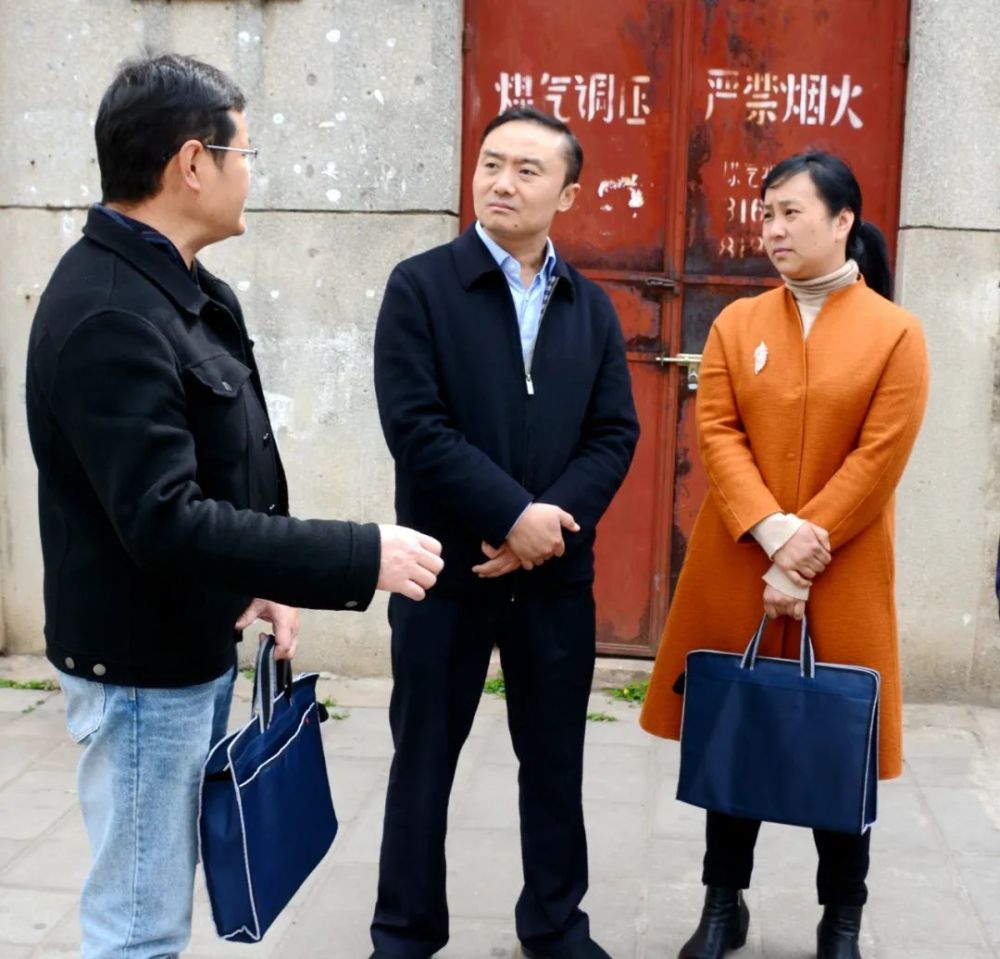 2月20日,西山区委副书记,区人民政府区长朱滔带队,深入交通路口,城市