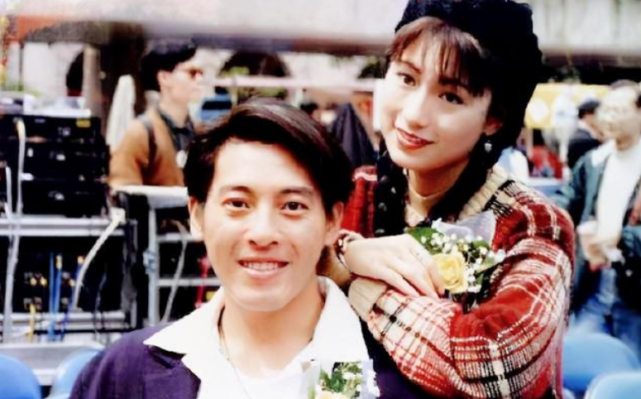夫妻俩为了不变老,坚持26年不生子不吃肉,54岁近照不
