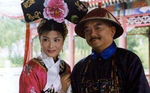 和珅的第一个夫人,是宰相的孙女冯霁霁.