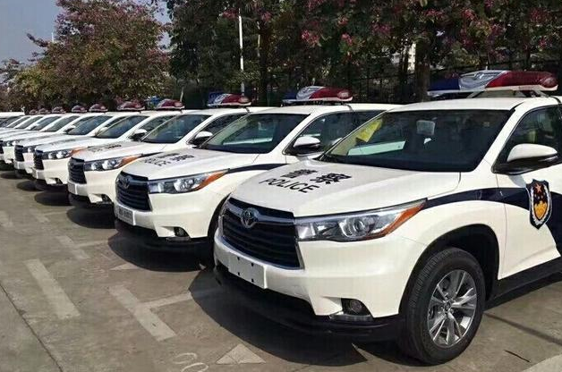 为何有些警车上印有警察二字有的则印公安二字两者有何区别