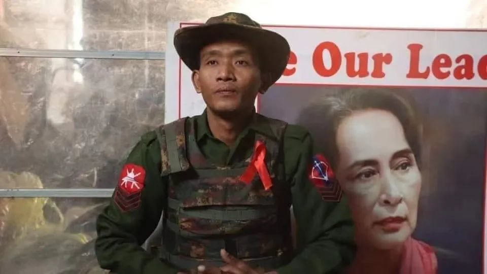 缅甸军人现身示威游行现场反对军方!军方:他是被利用的