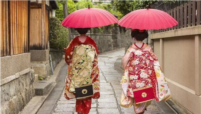 中国汉服遇上日本和服,差距一目了然,网友:不是一个感觉!