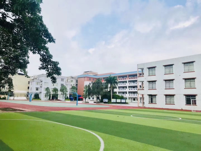 学校:惠州仲恺高新区平南小学 地址:惠州市仲恺高新区惠环街道 学科